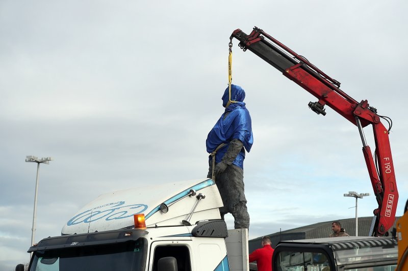 Postavljanje kipa Franje Tuđmana na križanju Vukovarske i Hrvatske bratske zajednice