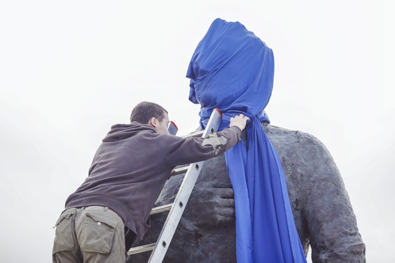 Postavljanje kipa Franje Tuđmana na križanju Vukovarske i Hrvatske bratske zajednice