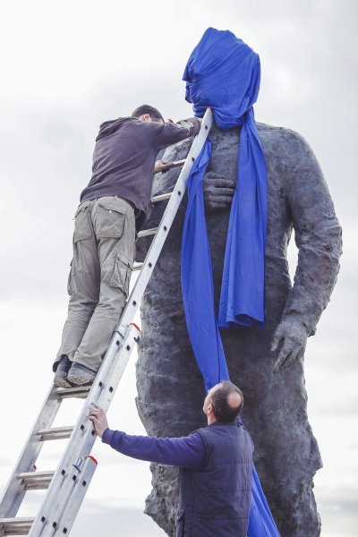 Postavljanje kipa Franje Tuđmana na križanju Vukovarske i Hrvatske bratske zajednice