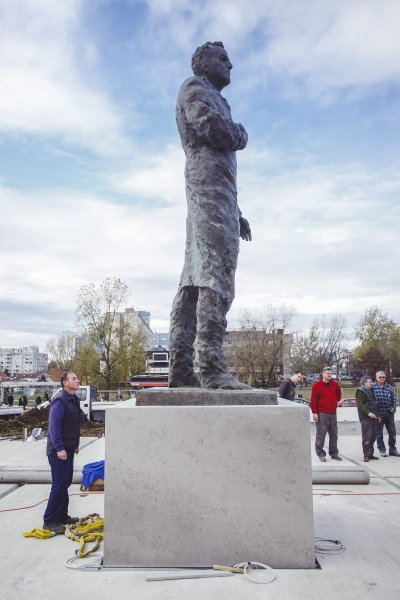 Postavljanje kipa Franje Tuđmana na križanju Vukovarske i Hrvatske bratske zajednice