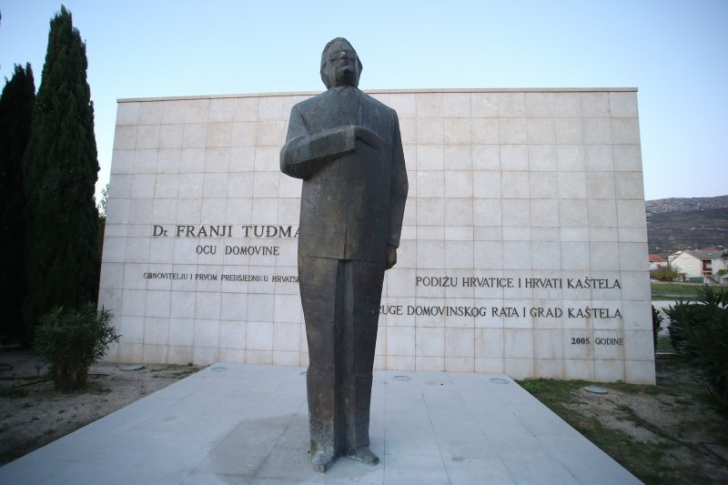 Spomenik Franji Tuđmanu