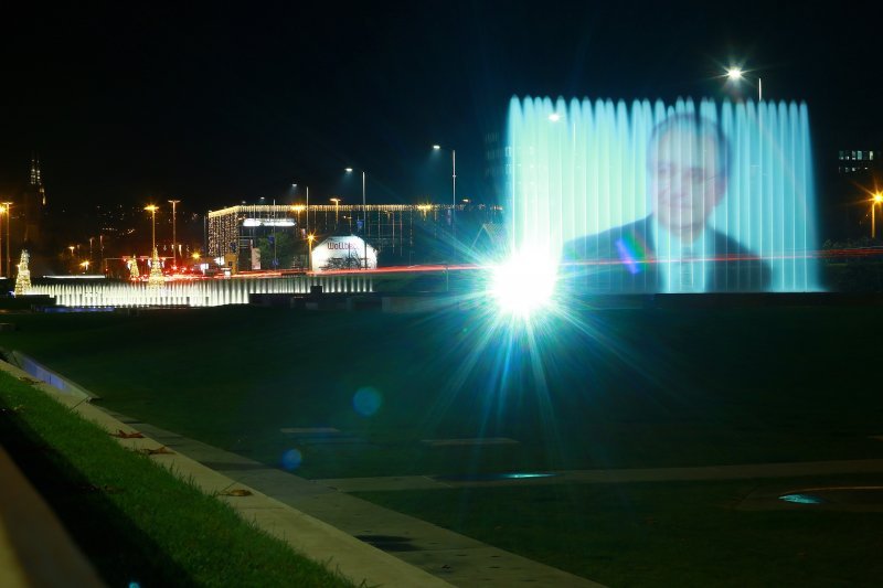 Prikaz Franje Tuđman na fontanama ispred NSK u Zagrebu