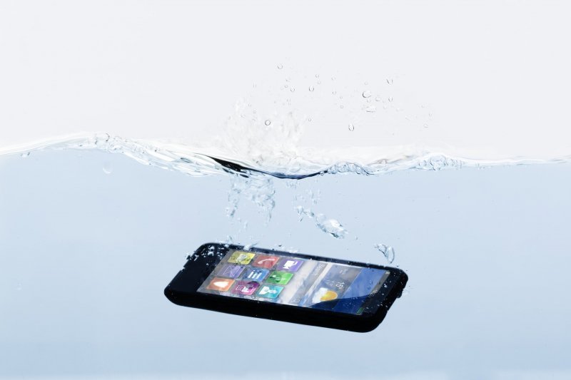 Telefon ili tablet su vam završili u vodi! Što sad?