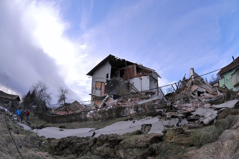 Klizište u Hrvatskoj Kostajnici odnijelo nekoliko kuća