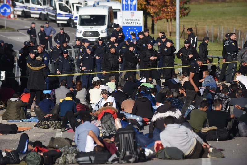 Migranti pred graničnim prijelazom Maljevac