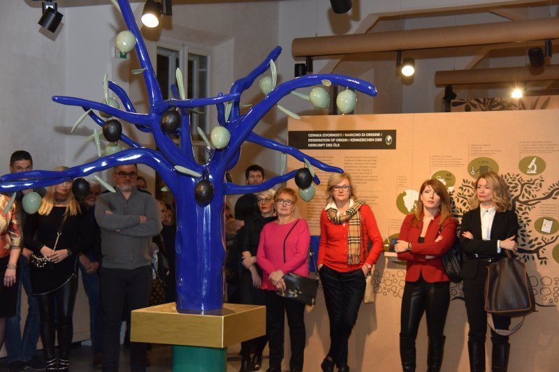 Predstavljanje skulpture 'Posveta maslini' Josipa Diminića