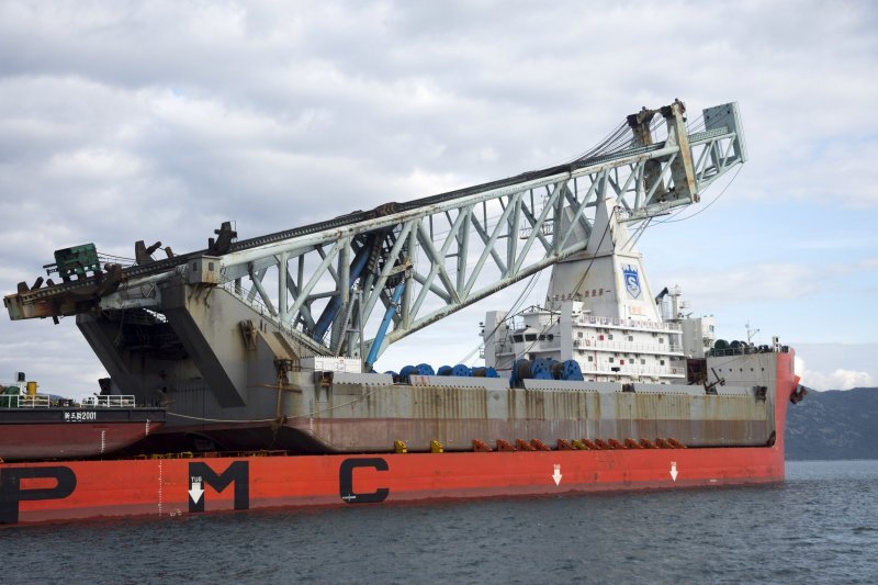 Kineski brod ZHEN HUA 7 doveo brodove koji će graditi Pelješki most