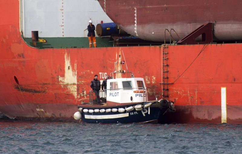 Kineski brod ZHEN HUA 7 doveo brodove koji će graditi Pelješki most