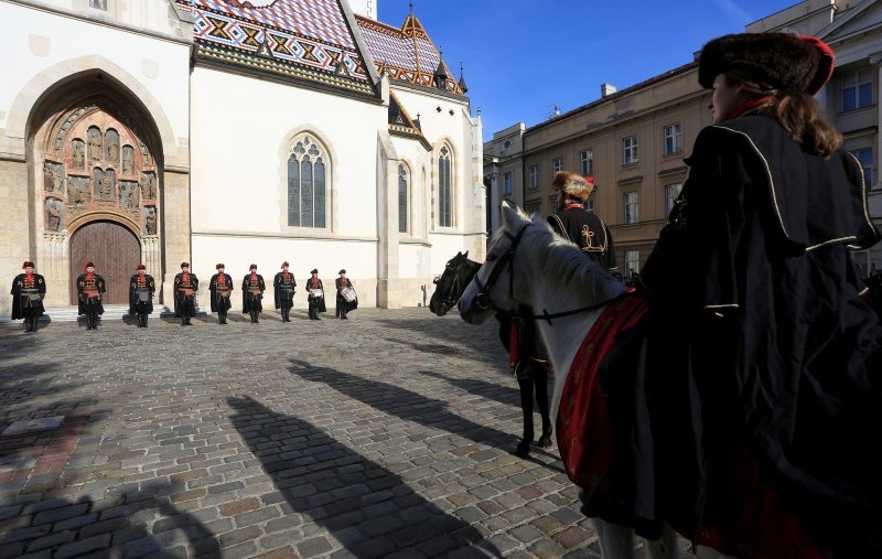 Novogodišnja smjena straže vojno povijesne postrojbe Počasne satnije Kravat pukovnije