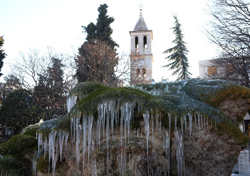 Zaleđena fontana u Šibeniku