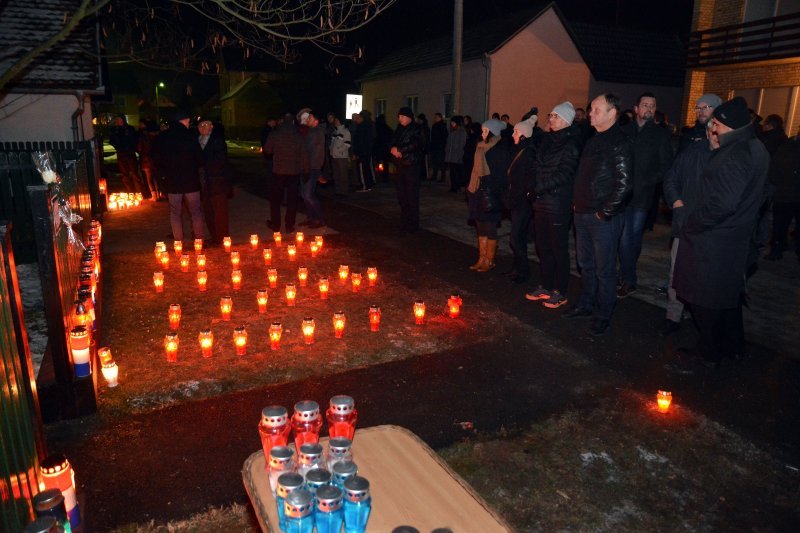 Rodbina, prijatelji i brojni mještani dočekali lijes Ive Gregurevića