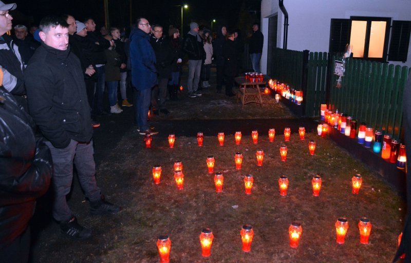 Rodbina, prijatelji i brojni mještani dočekali lijes Ive Gregurevića