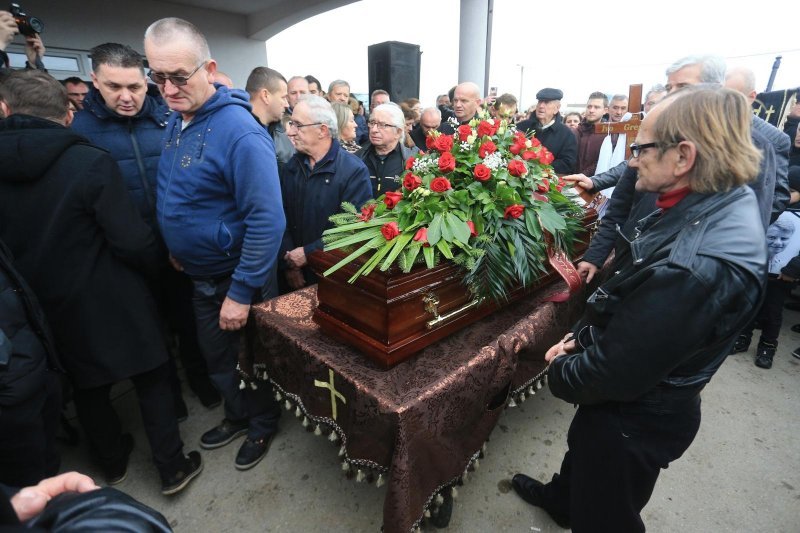 Posljednji ispraćaj Ive Gregurevića uz obitelj, prijatelje i mještane