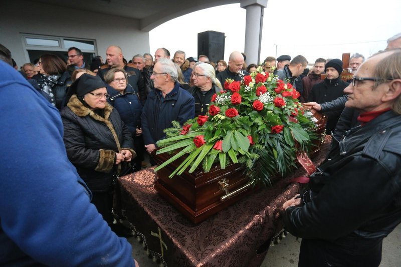 Posljednji ispraćaj Ive Gregurevića uz obitelj, prijatelje i mještane