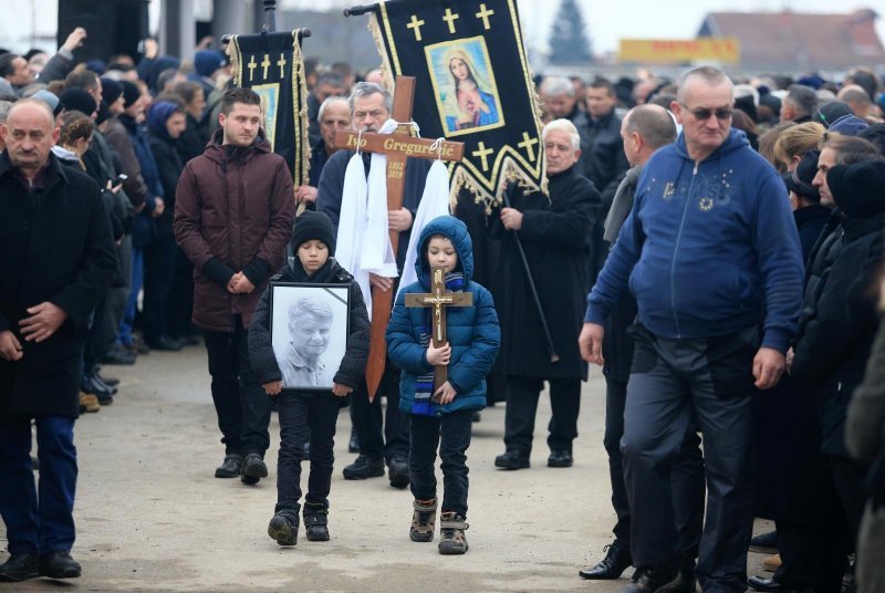 Posljednji ispraćaj Ive Gregurevića uz obitelj, prijatelje i mještane