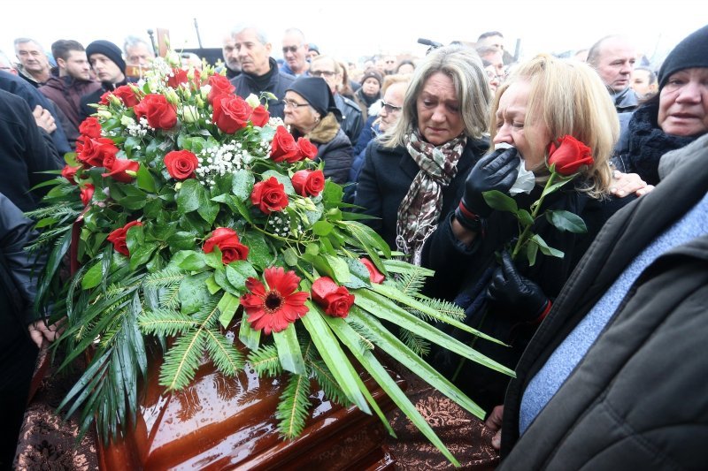 Posljednji ispraćaj Ive Gregurevića uz obitelj, prijatelje i mještane