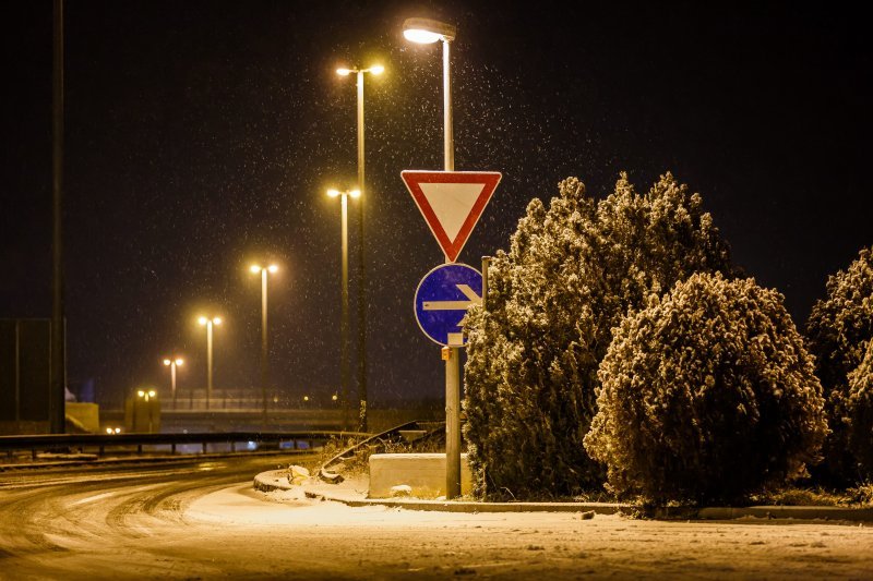 Snijeg zabijelio Dalmatinsku zagoru