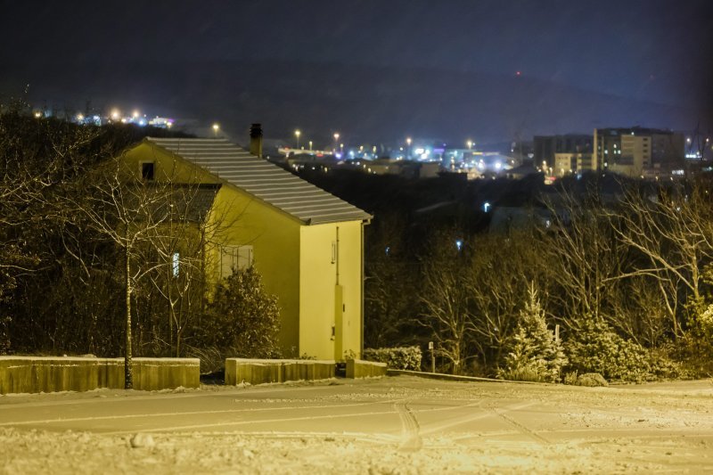 Snijeg zabijelio Dalmatinsku zagoru