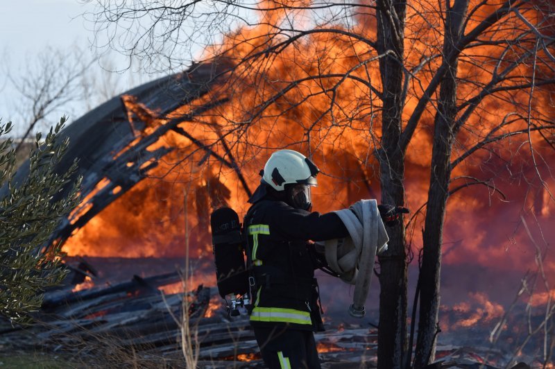 Šibenik: U potpunosti izgorio Hangar