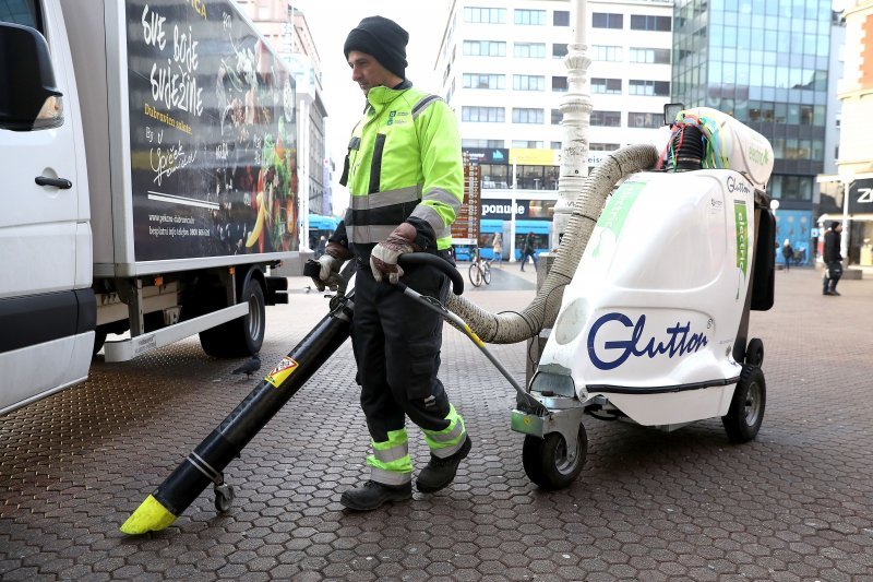 Djelatnici Čistoće metlu zamijenili električnim usisavačem