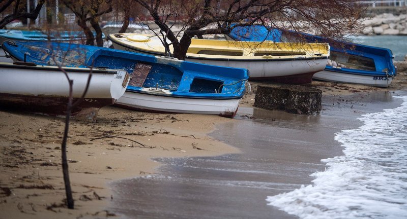 Olujno jugo zahvatilo grad Omiš i okolicu