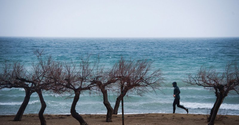 Olujno jugo zahvatilo grad Omiš i okolicu