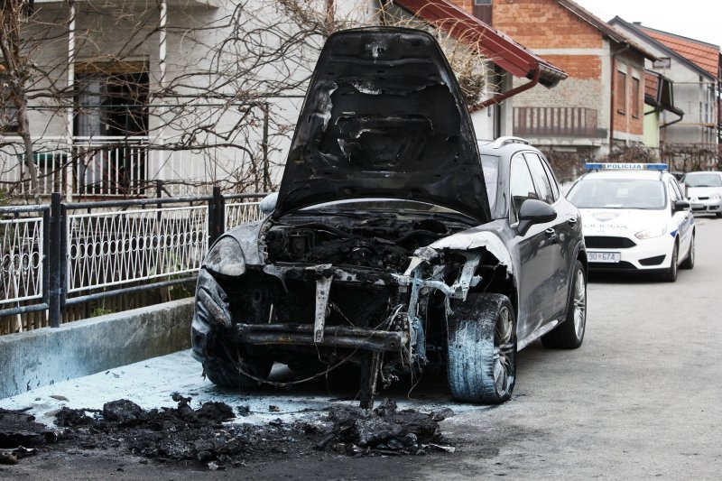 Izgorio Porsche Cayenne