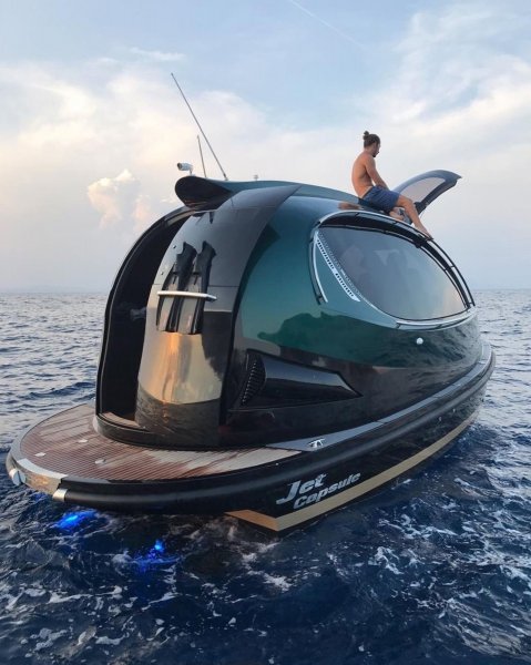 Royal Jet Capsule