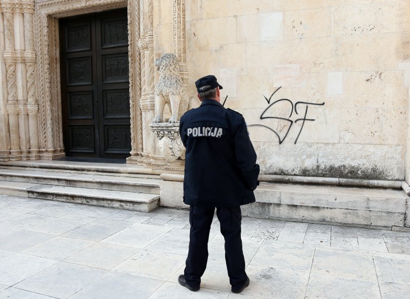 Nepoznati počinitelji išarali pročelje šibenske katedrale