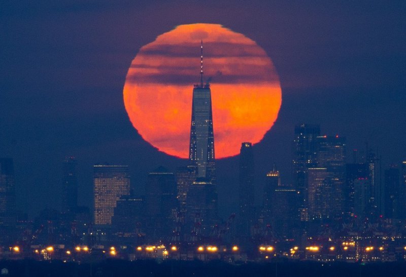 Supermjesec iznad Manhattana