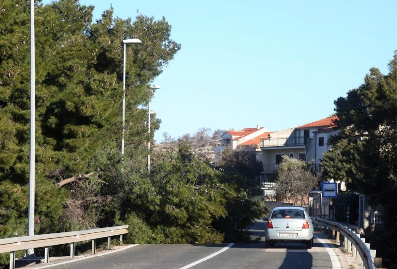 Na šibenskom području bura napravila mnogo štete