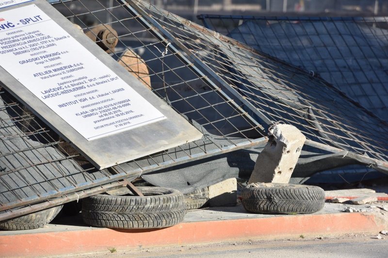 Šibenik: Bura bacale ograde na gradilištu podzemne garaže na Poljani