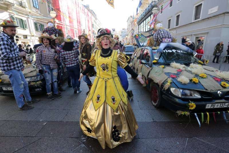 Maškarani auto-rally Pariz - Bakar na Korzu