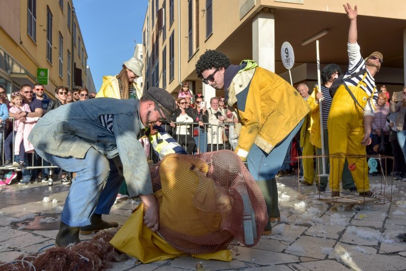 Zadar: Šarena i vesela karnevalska povorka prošla je gradom