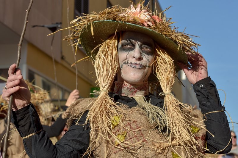 Zadar: Šarena i vesela karnevalska povorka prošla je gradom
