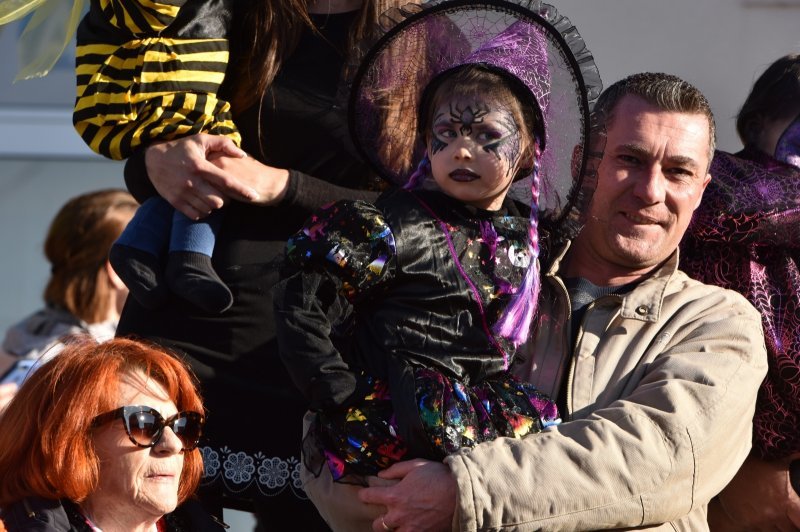 Murter: Maštovito maskirana djeca sudjelovala u karnevalskoj povorci