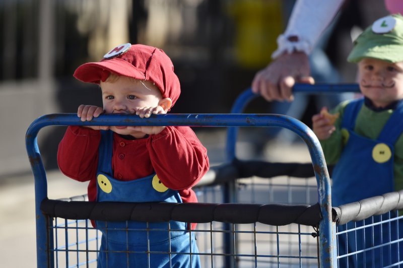 Murter: Maštovito maskirana djeca sudjelovala u karnevalskoj povorci