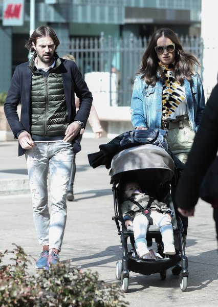 Mihael Mikić i Ljupka Gojić Mikić s kćerkicom prošetali Cvjetnim trgom