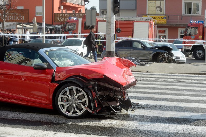 Prometna nesreca na krizanju Avenije Dubrava i Kapucinske ulice