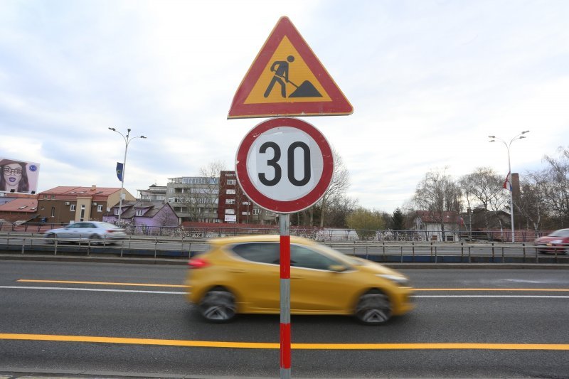 Zagreb: Postavljanje signalizacije uoči početka sanacije Mosta slobode