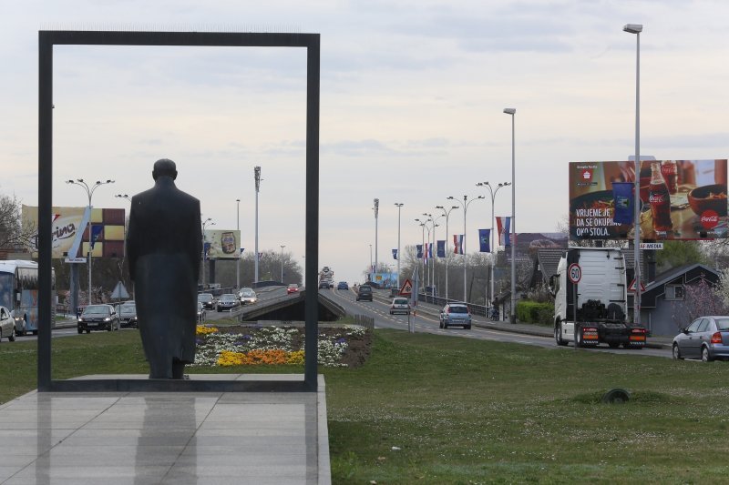 Zagreb: Postavljanje signalizacije uoči početka sanacije Mosta slobode