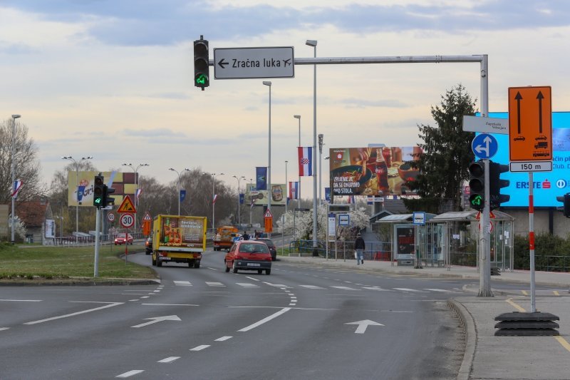 Zagreb: Postavljanje signalizacije uoči početka sanacije Mosta slobode