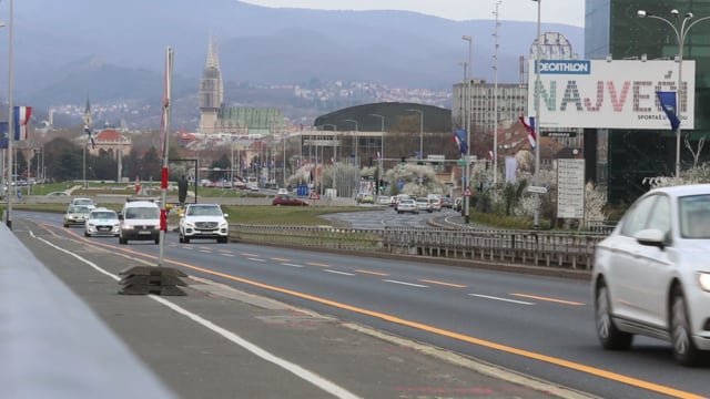 Zagreb: Postavljanje signalizacije uoči početka sanacije Mosta slobode