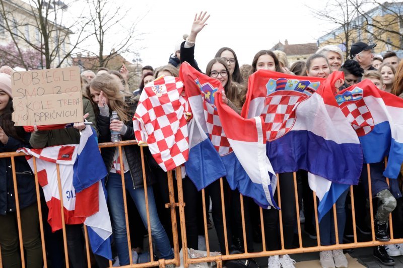 Slavonski Brod - Mandžukić, Olić i Rakitić dobili spomen ploče