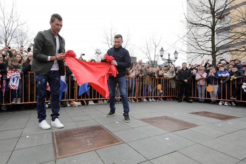 Slavonski Brod - Mario Mandžukić, Ivica Olić i Ivan Rakitić dobili su spomen ploče na gradskom korzu