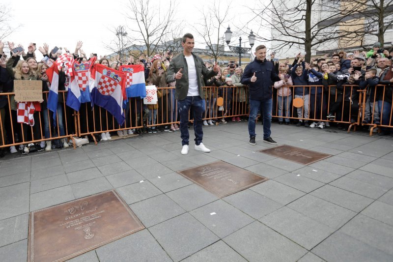 Slavonski Brod - Mario Mandžukić, Ivica Olić i Ivan Rakitić dobili su spomen ploče na gradskom korzu