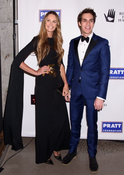 Elle Macpherson i Arpad Flynn Alexander Busson