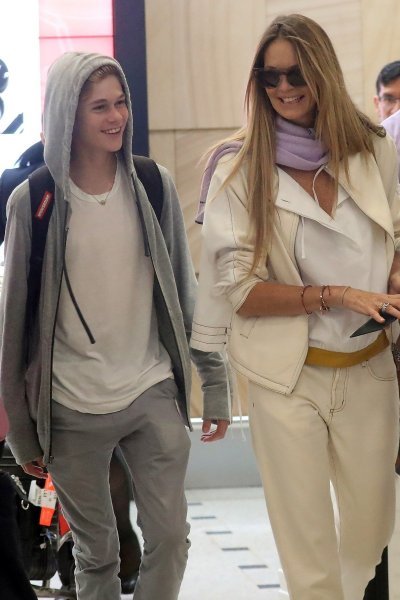 Elle Macpherson i Aurelius Cy Andrea Busson