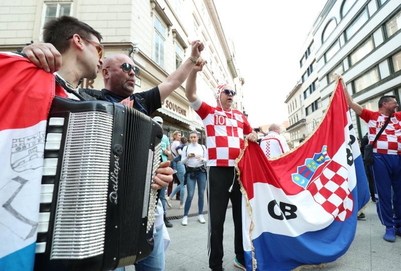 Okupljanje navijača uoči kvalifikacijske utakmice s Mađarskom za EP 2020.