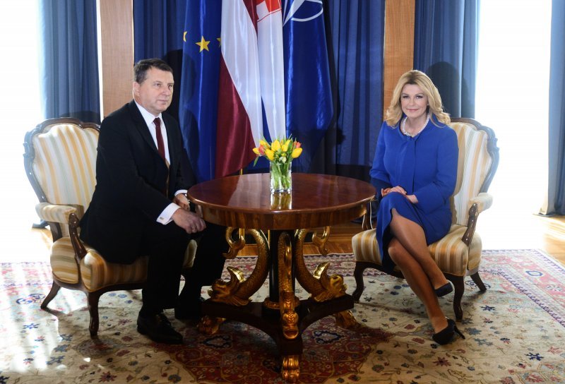 Kolinda Grabar-Kitarović i latvijski predsjednik Raimonds Vejonisom